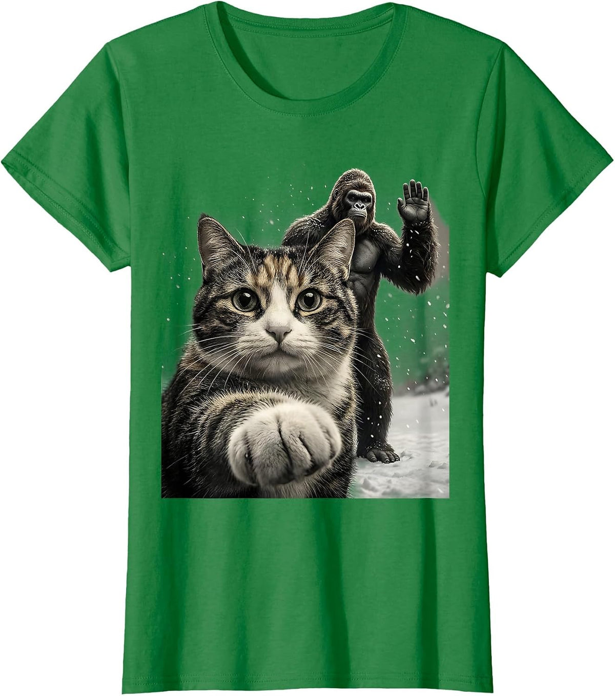 Women's Cute Cat Selfie With Sasquatch Funny Cryptid Meme T-Shirt - Kelly Green
