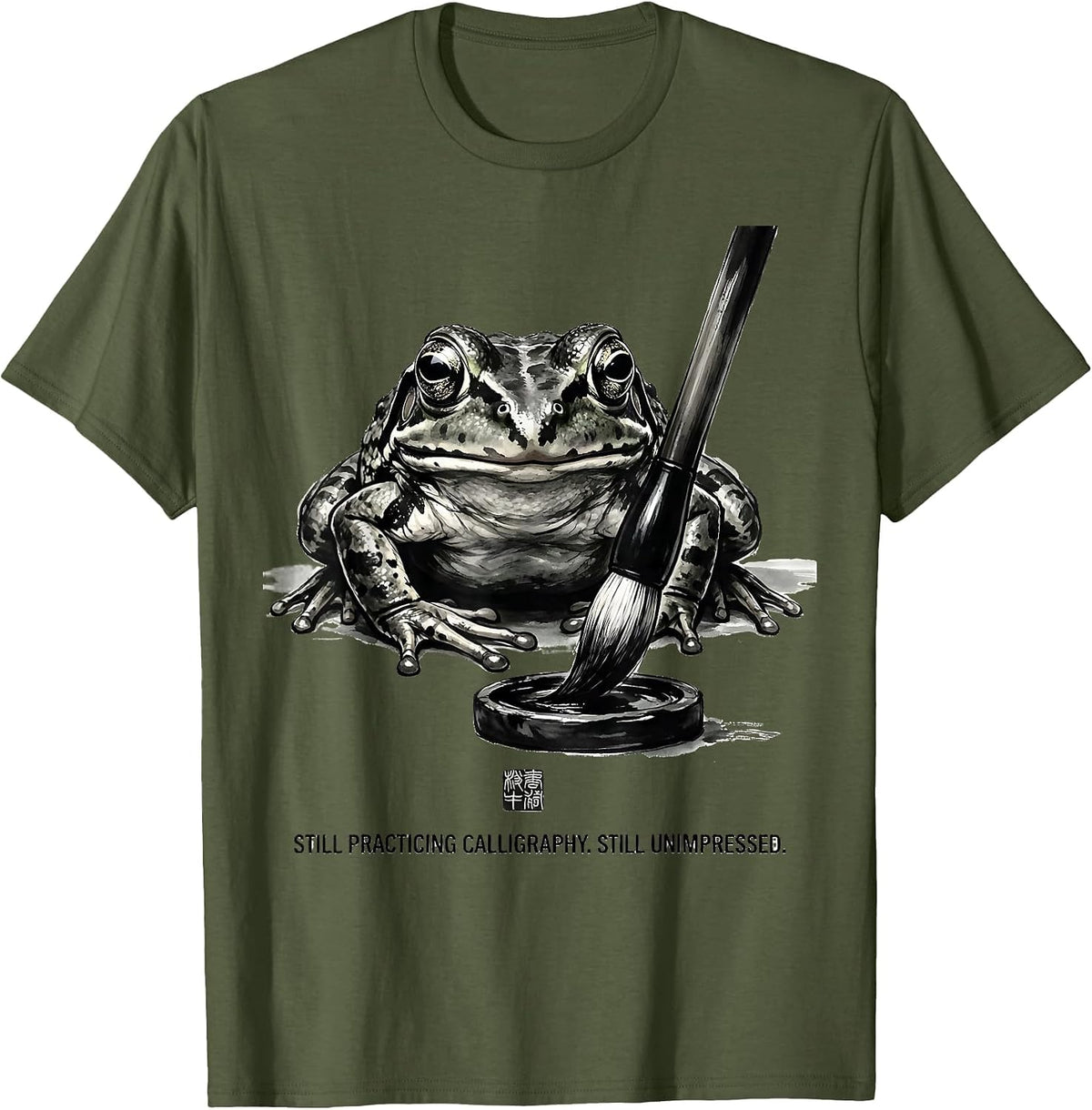 Men's Still Practicing Calligraphy. Still Unimpressed. Grumpy Frog T-Shirt - Olive Green